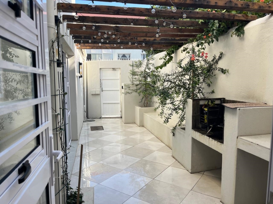 4 Bedroom Property for Sale in Oranjezicht Western Cape